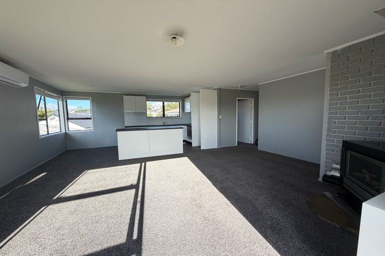 Photo of property in 28 Beauchamp Drive, Massey, Auckland, 0614