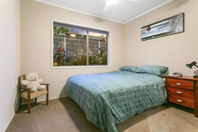 Photo of property in 9a Pendene Place, Forrest Hill, Auckland, 0620