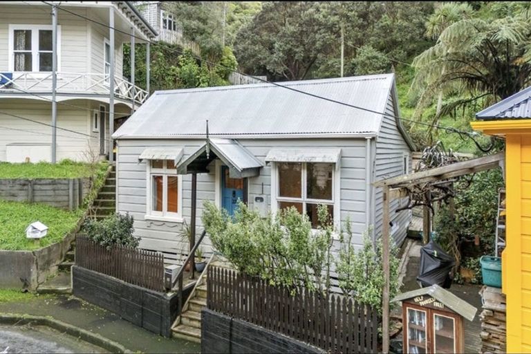 Photo of property in 32 Holloway Road, Aro Valley, Wellington, 6021