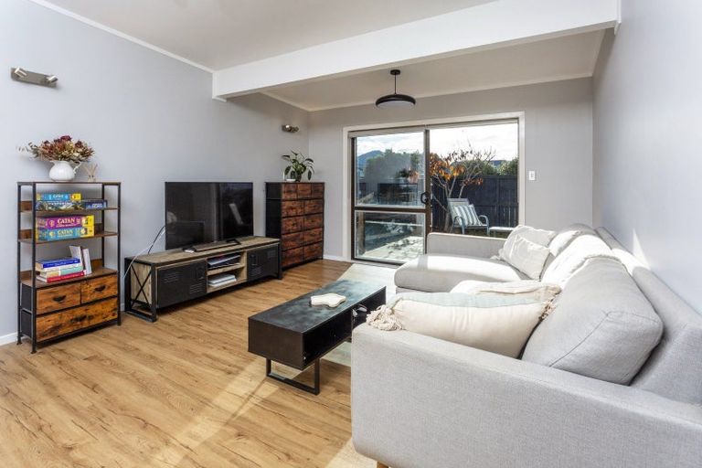 Photo of property in 2/7 Eskdale Road, Birkdale, Auckland, 0626