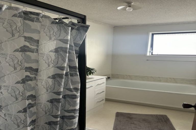 Photo of property in 2 Mcarthur Street, Terrace End, Palmerston North, 4410