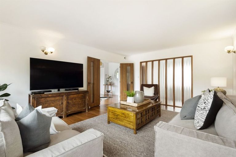 Photo of property in 8 Riviera Place, Hauraki, Auckland, 0622