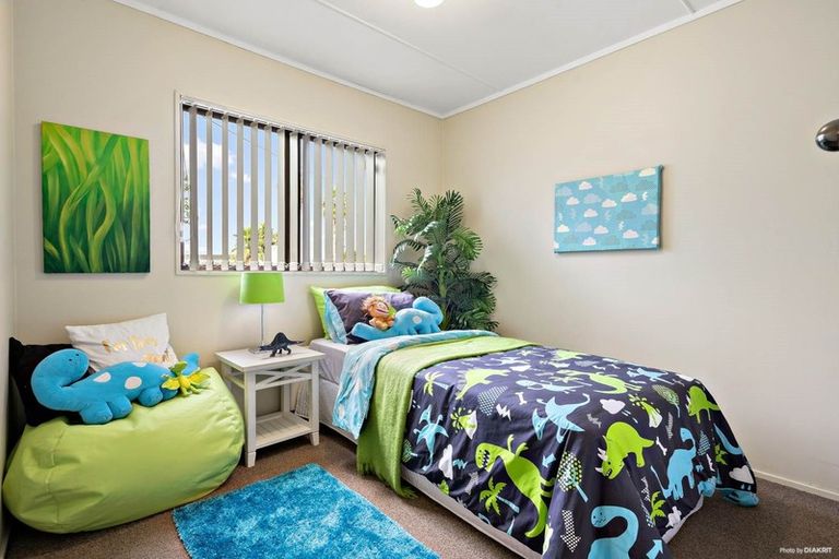 Photo of property in 46 Hobsonville Road, West Harbour, Auckland, 0618