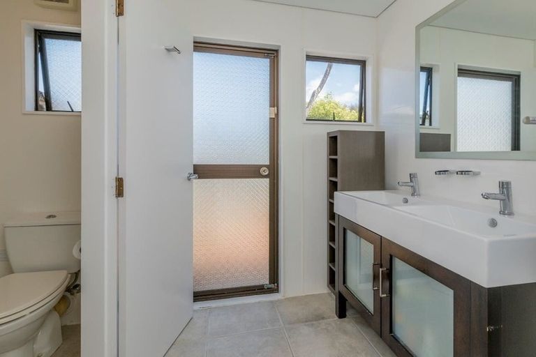 Photo of property in 6b Whitmore Grove, Waikanae Beach, Waikanae, 5036