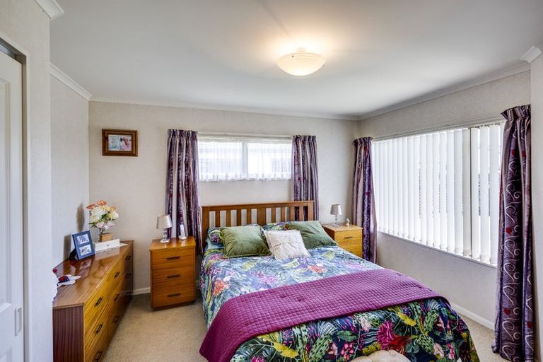 Photo of property in 17 Sloane Place, Taradale, Napier, 4112