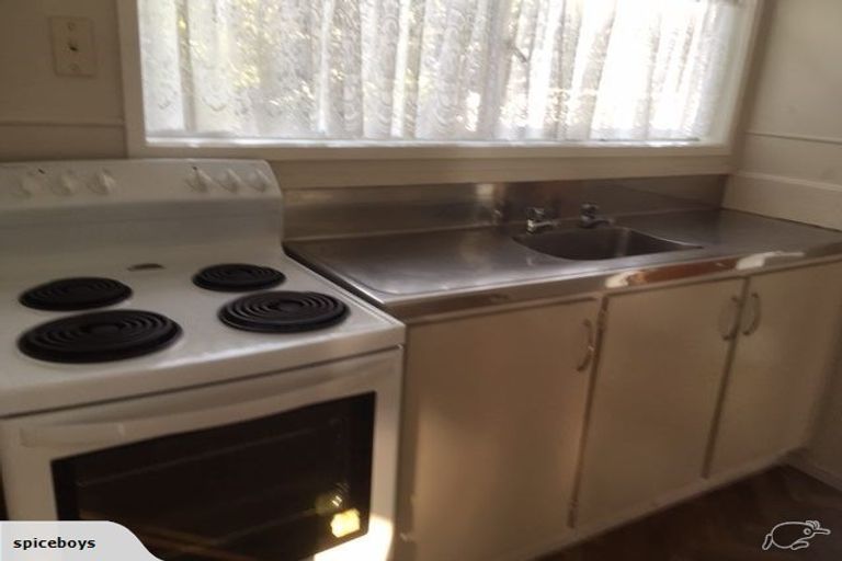 Photo of property in 50 Divich Avenue, Te Atatu South, Auckland, 0610