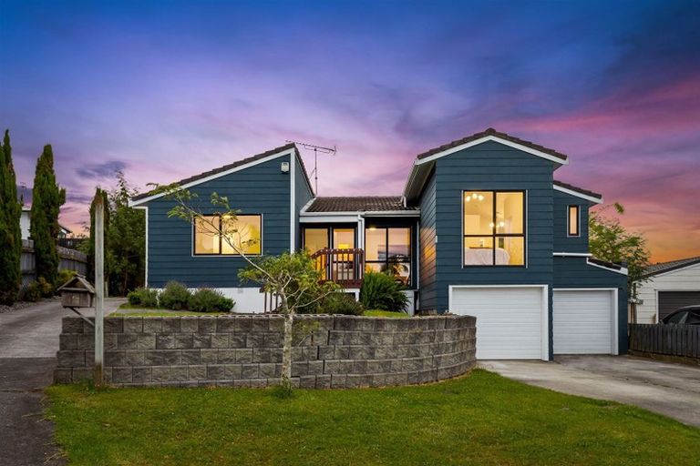 Photo of property in 17 Ebony Place, Massey, Auckland, 0614