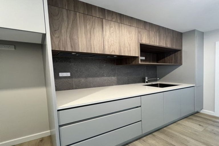 Photo of property in 8 Hooten Place, Oteha, Auckland, 0632