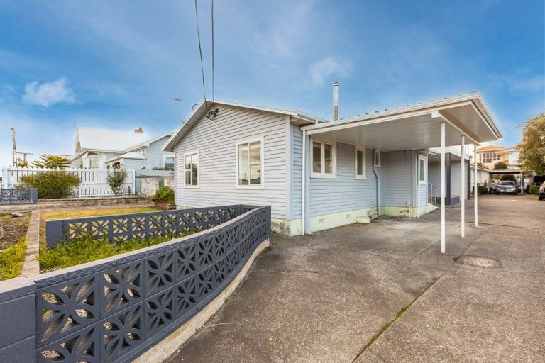 Photo of property in 1/11 Meeanee Quay, Westshore, Napier, 4110