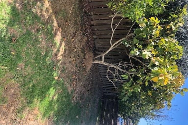 Photo of property in 1/84 Greenslade Crescent, Northcote, Auckland, 0627