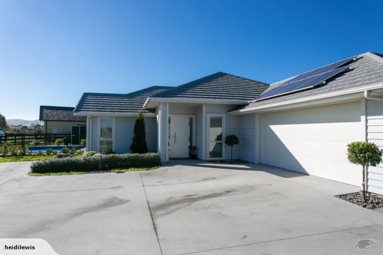 Photo of property in 32 Mike Smith Drive, Cambridge, 3434