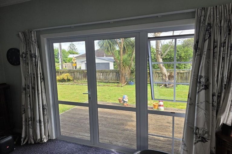 Photo of property in 28 List Street, Welbourn, New Plymouth, 4310