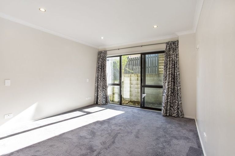 Photo of property in 7 Flaunty Place, West Harbour, Auckland, 0618