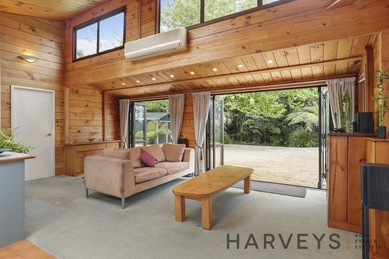 Photo of property in 192 Mountain Road, Henderson Valley, Auckland, 0612