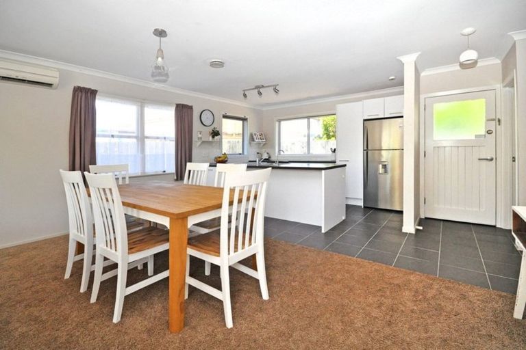 Photo of property in 86a Sylvan Crescent, Te Atatu South, Auckland, 0610