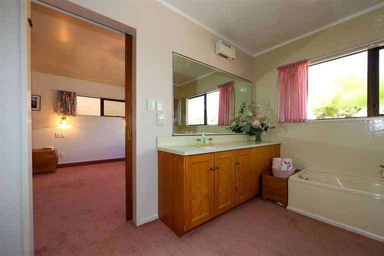 Photo of property in 54 Reynolds Road, Havelock North, 4130