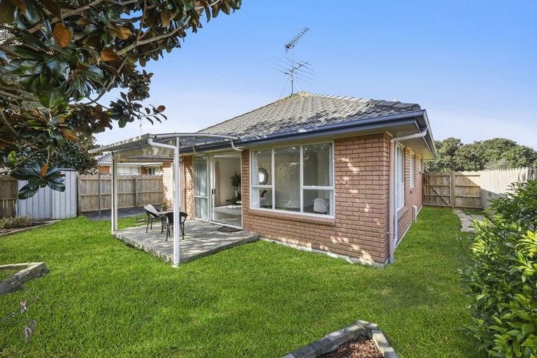 Photo of property in 14 Fernbrook Close, Burswood, Auckland, 2013