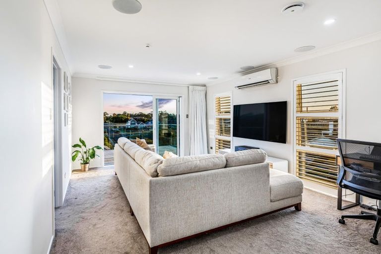 Photo of property in 2 Tauwaka Crescent, Riverhead, 0820