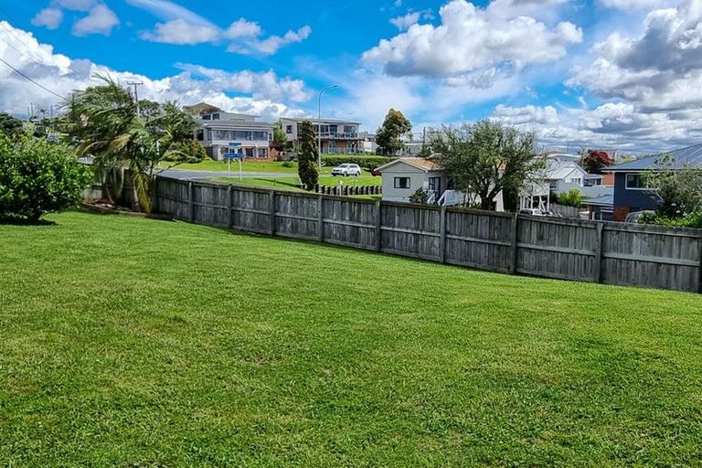 Photo of property in 1 Tindalls Bay Road, Tindalls Beach, Whangaparaoa, 0930