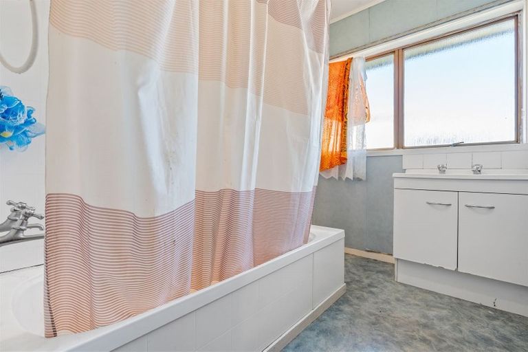 Photo of property in 2/14 Taonui Street, Rosehill, Papakura, 2113