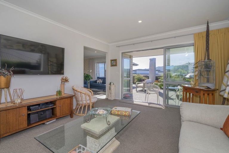 Photo of property in 10 Roseberry Place, Whitianga, 3510