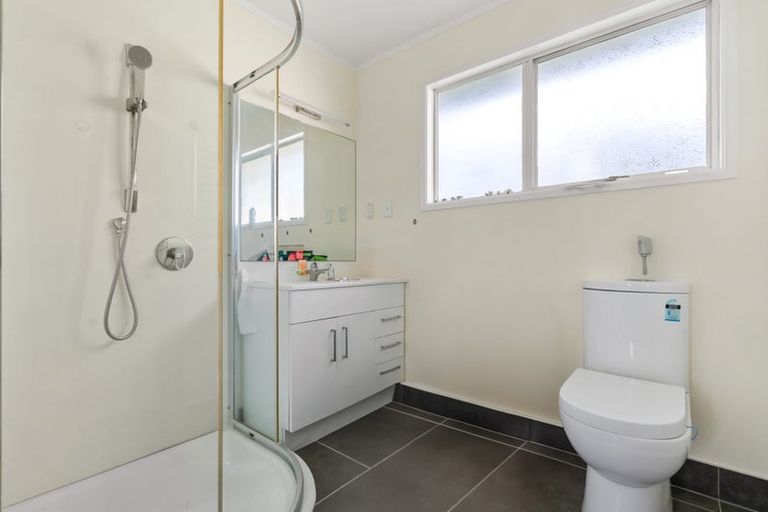 Photo of property in 1/23 Frobisher Way, Clendon Park, Auckland, 2103