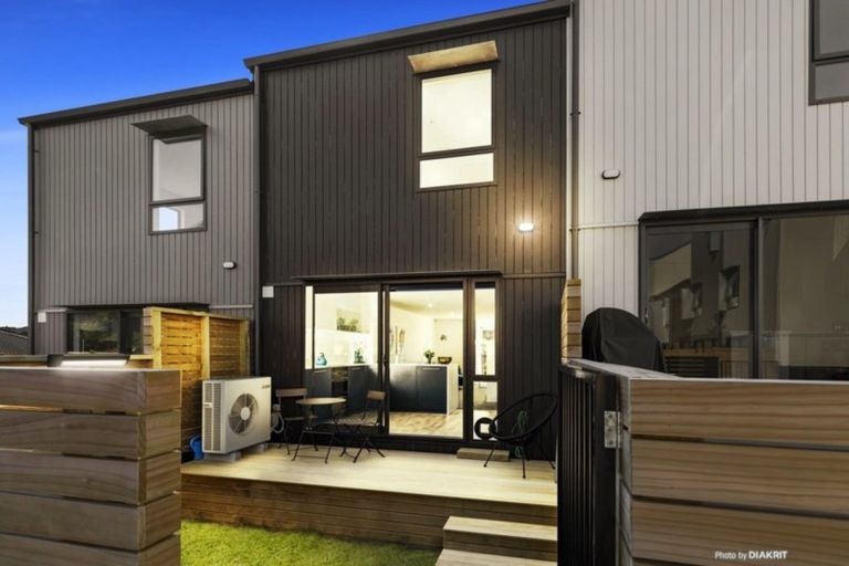 Photo of property in 2/12 Stanley Street, Berhampore, Wellington, 6023