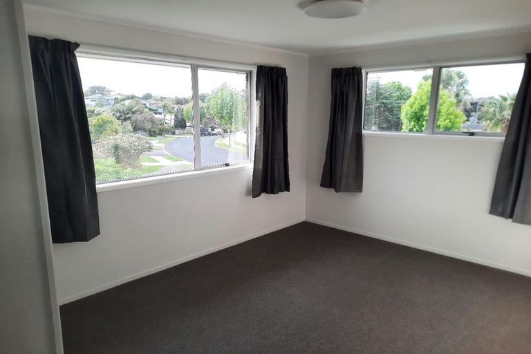 Photo of property in 87 Beechdale Crescent, Pakuranga Heights, Auckland, 2010