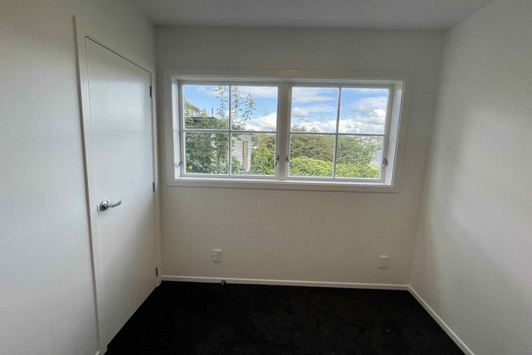 Photo of property in 17 Amapur Drive, Khandallah, Wellington, 6035