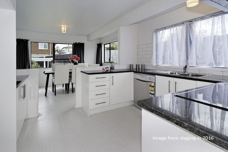 Photo of property in 2/14 Kelkirk Street, Kelston, Auckland, 0602