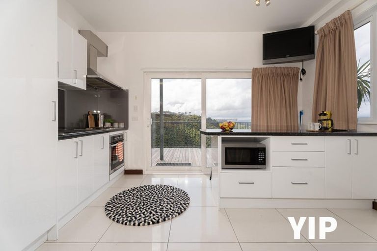 Photo of property in 41a Tamworth Crescent, Newlands, Wellington, 6037