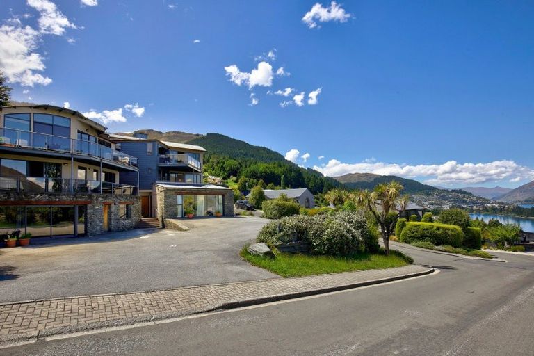 Photo of property in 1-3/1 Matakauri Place, Fernhill, Queenstown, 9300