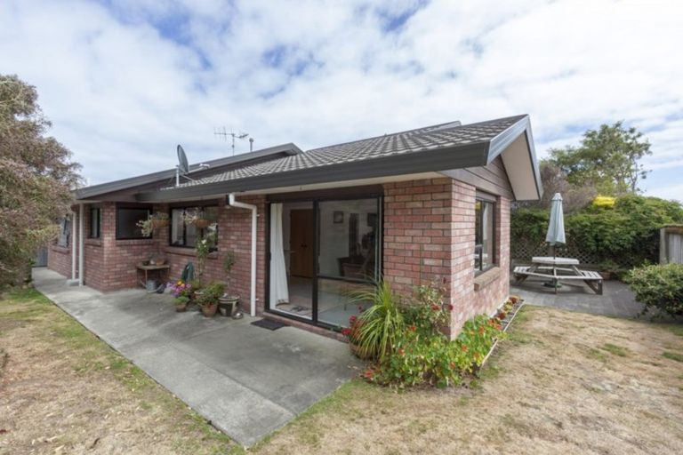 Photo of property in 44 Cedar Drive, Paraparaumu Beach, Paraparaumu, 5032