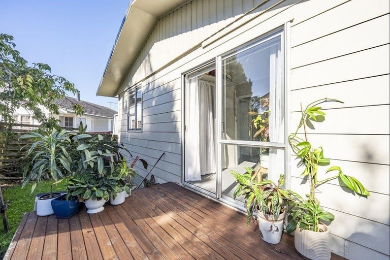 Photo of property in 13 Helleur Road, Massey, Auckland, 0614
