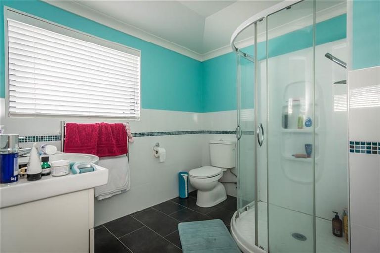 Photo of property in 1 Harding Avenue, Te Atatu South, Auckland, 0610