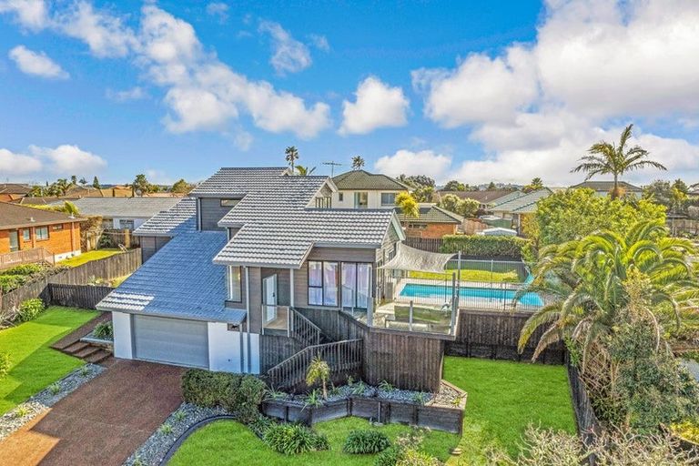 Photo of property in 3 Glucina Avenue, West Harbour, Auckland, 0618