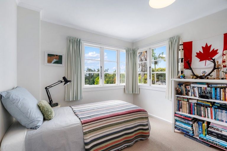 Photo of property in 63 Napier Terrace, Hospital Hill, Napier, 4110