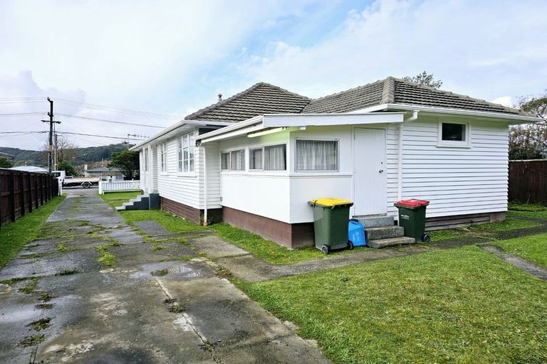 Photo of property in 179 Wainuiomata Road, Wainuiomata, Lower Hutt, 5014