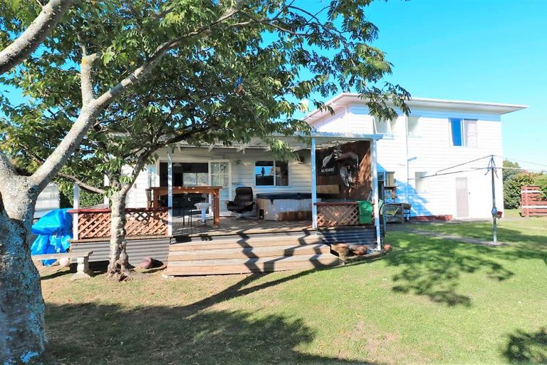 Photo of property in 2 Fairbrother Street, Carterton, 5713