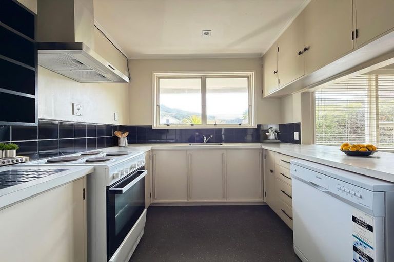 Photo of property in 1/29 Parkvale Road, Karori, Wellington, 6012