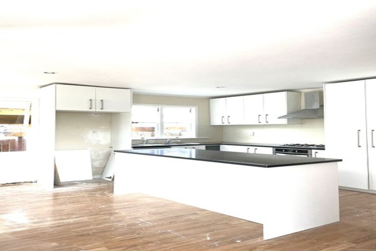 Photo of property in 33 Peach Road, Glenfield, Auckland, 0629