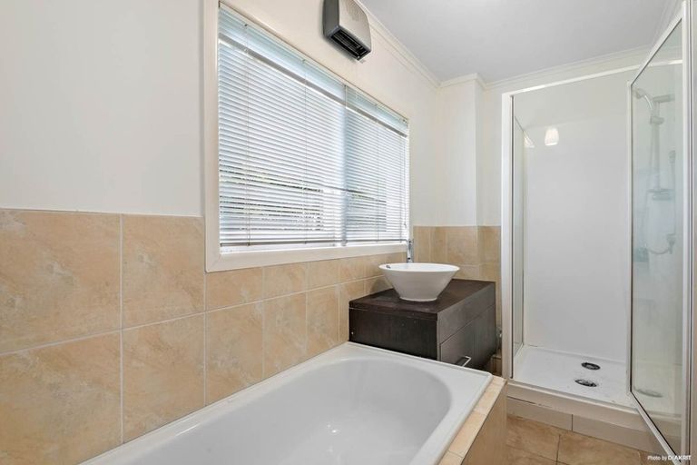 Photo of property in 12 School Road, Te Atatu South, Auckland, 0610