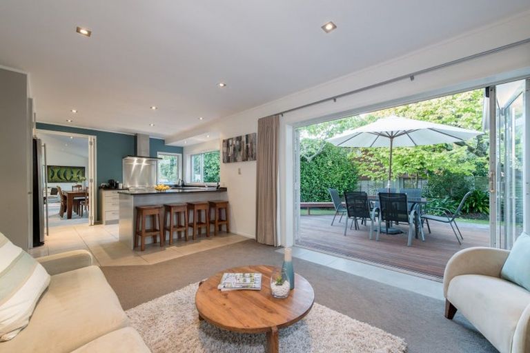 Photo of property in 7 Christensen Place, Forrest Hill, Auckland, 0620