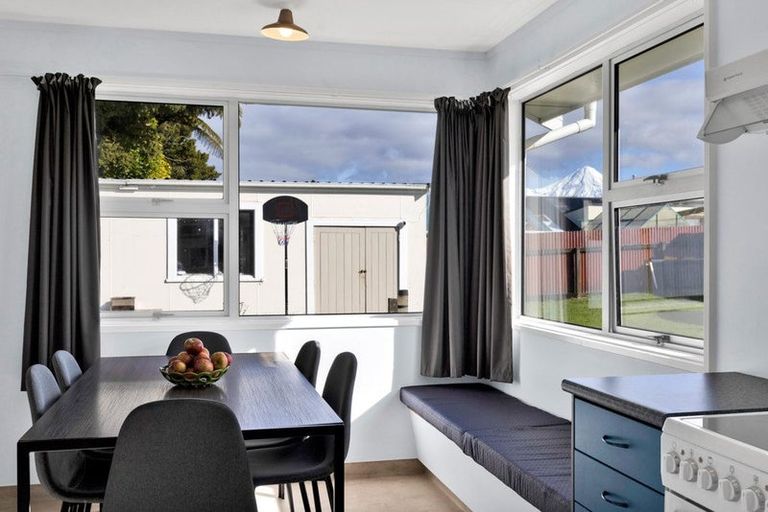 Photo of property in 53 Broadway, Stratford, 4332