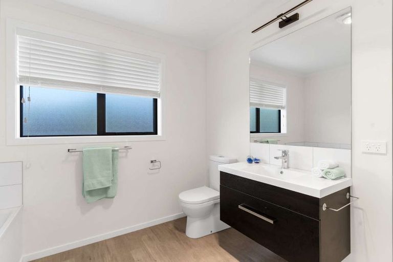 Photo of property in 68 Feist Street, Carterton, 5713