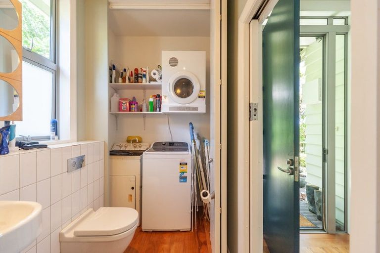 Photo of property in 21 Nevay Road, Miramar, Wellington, 6022