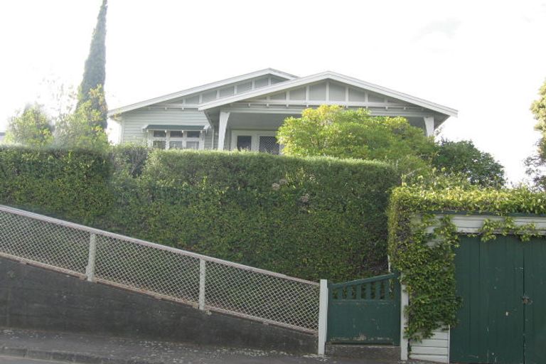 Photo of property in 15 Havelock Road, Hospital Hill, Napier, 4110