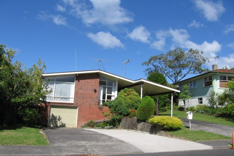 Photo of property in 14 Compton Street, Hillcrest, Auckland, 0627