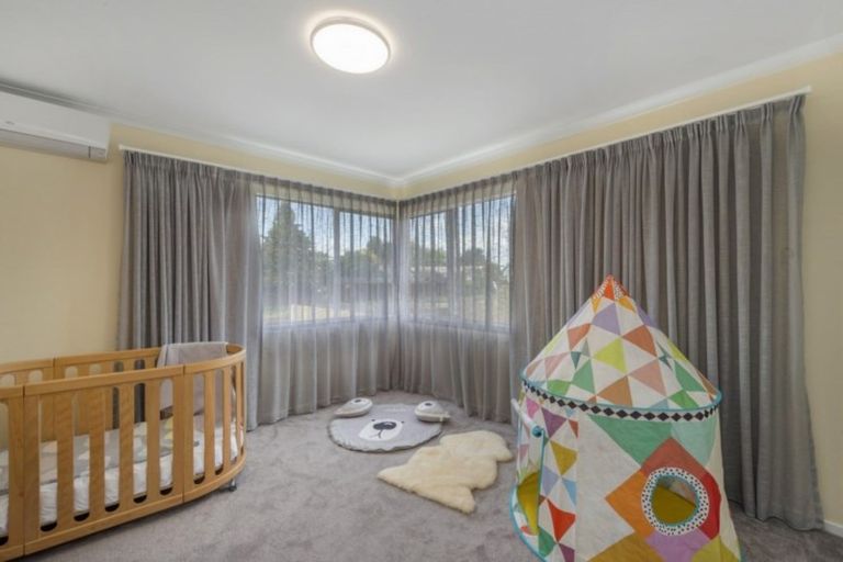 Photo of property in 14 Oakfield Crescent, Pukete, Hamilton, 3200