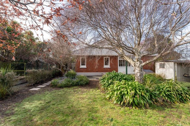 Photo of property in 20 Hargest Crescent, Saint Kilda, Dunedin, 9012